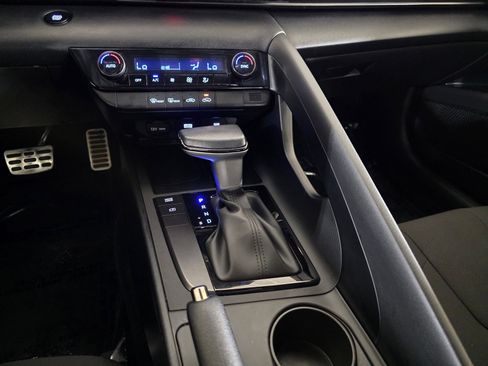 Certified 2025 Hyundai Elantra Sport FWD image 27