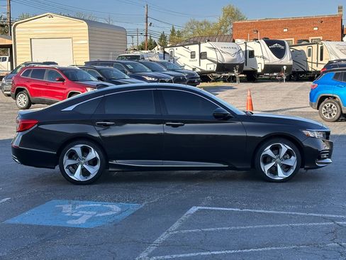 Used 2018 Honda Accord Touring image 4
