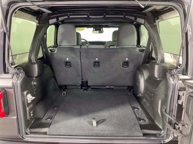 Used 2026 Jeep Wrangler Unlimited Sahara AWD/4WD image 35