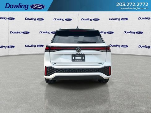 Used 2025 Volkswagen Tiguan SE R-Line AWD/4WD image 7