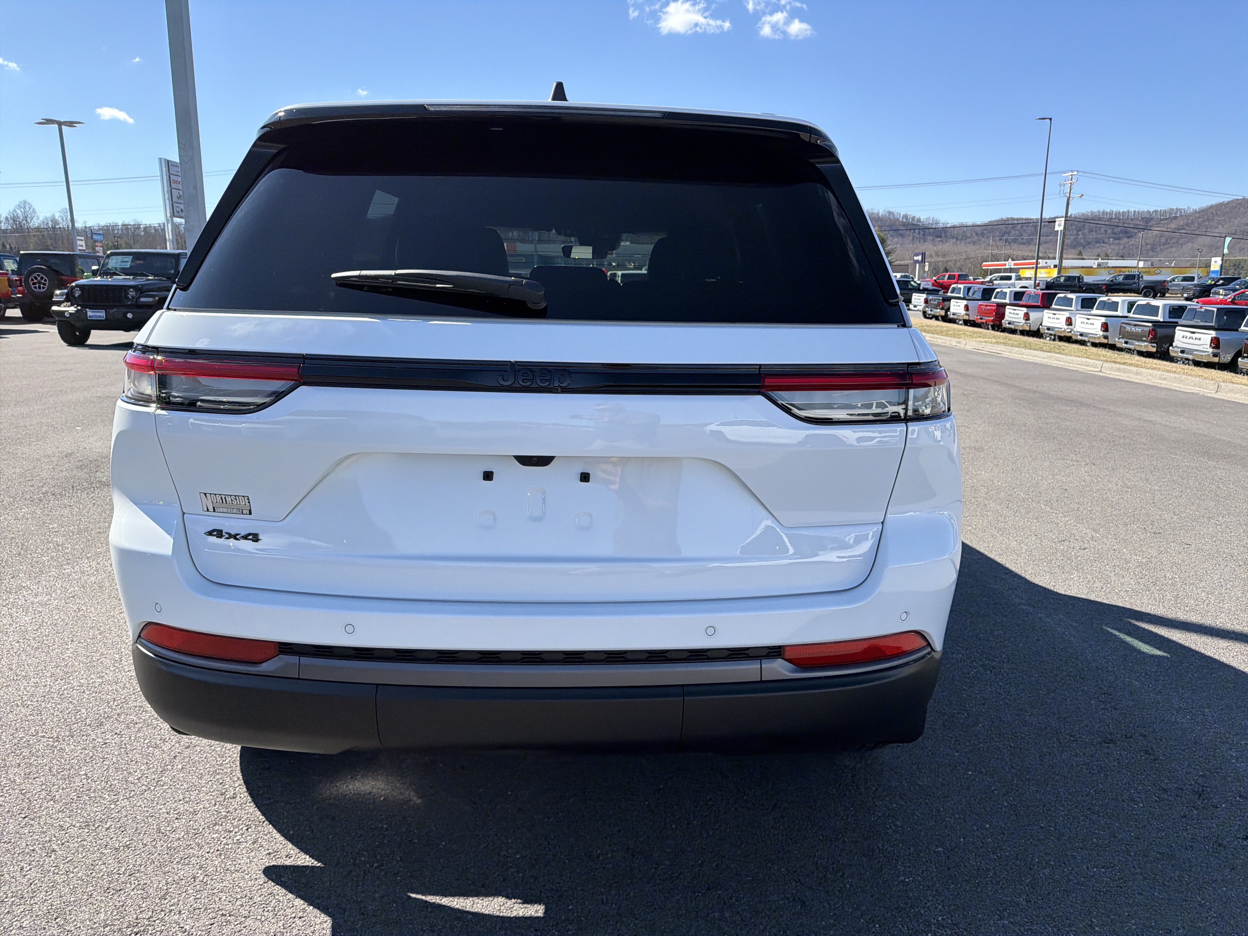 New 2026 Jeep Grand Cherokee Altitude AWD/4WD image 7