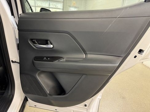 Certified 2025 Nissan Kicks SV image 21