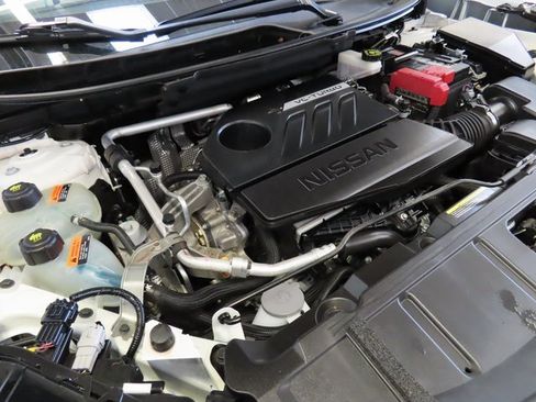 Used 2023 Nissan Rogue S image 34