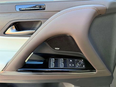 Used 2024 Lexus LX 600 4WD w/ Luxury Package image 22