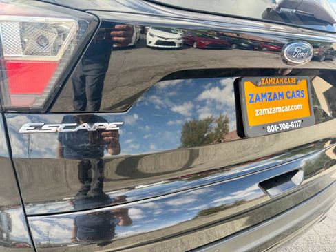 Used 2017 Ford Escape Titanium AWD/4WD image 21