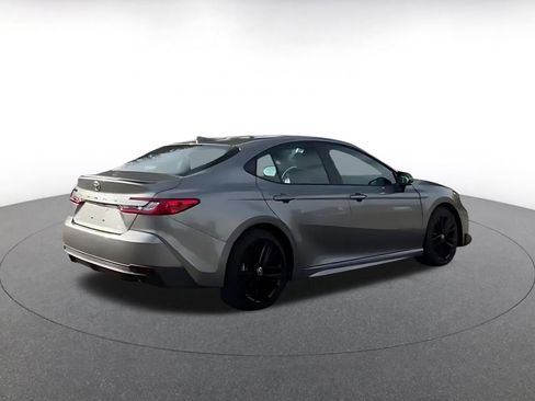 Used 2025 Toyota Camry SE image 12