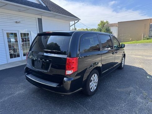 Used 2019 Dodge Grand Caravan SE FWD image 12