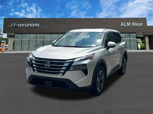 Used 2025 Nissan Rogue SV FWD image 1