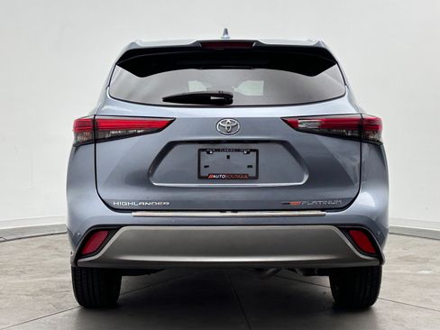 Used 2023 Toyota Highlander Platinum FWD image 7
