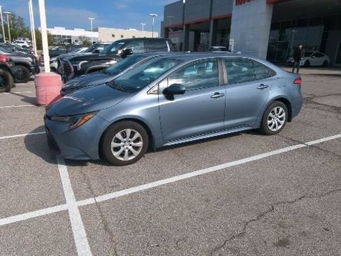 Used 2024 Toyota Corolla LE image 3