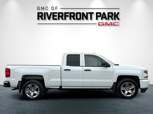 Used 2018 Chevrolet Silverado 1500 Custom w/ Custom Convenience Package image 2