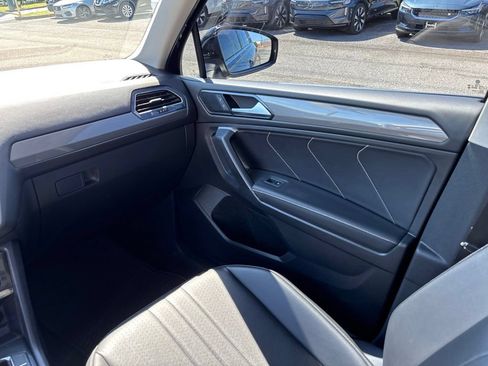 Certified 2023 Volkswagen Tiguan SE w/ Panoramic Sunroof Package FWD image 27