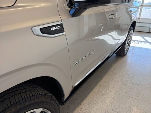 Used 2021 GMC Yukon Denali w/ Denali Ultimate Package image 9