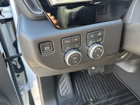 New 2026 GMC Sierra 1500 SLE w/ X31 Off-Road Package image 16