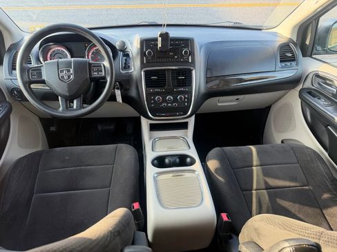 Used 2013 Dodge Grand Caravan SXT image 30