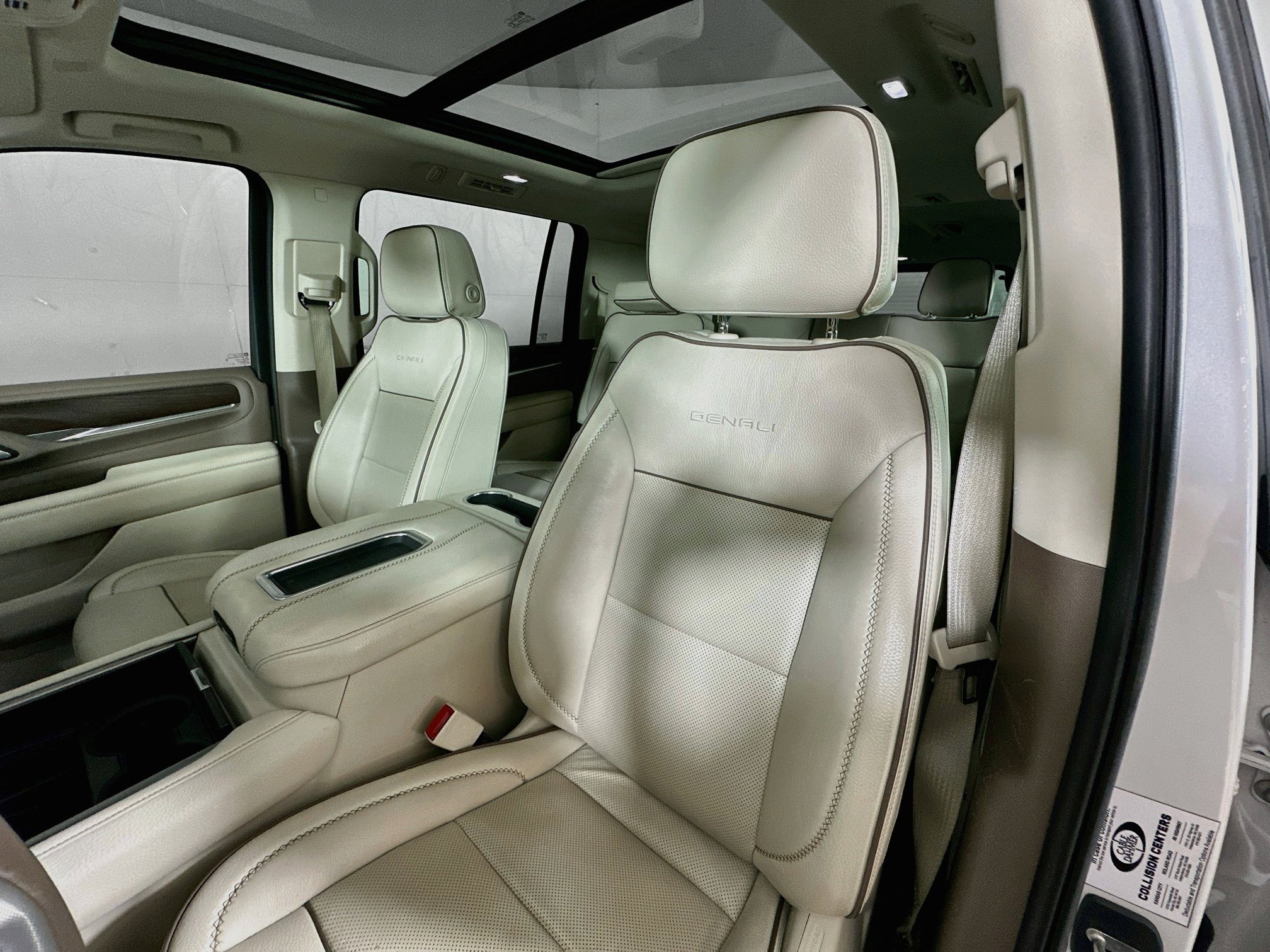 Used 2021 GMC Yukon XL Denali w/ Denali Premium Package AWD/4WD image 21