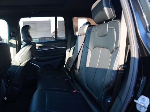 New 2025 Jeep Grand Cherokee Overland image 28