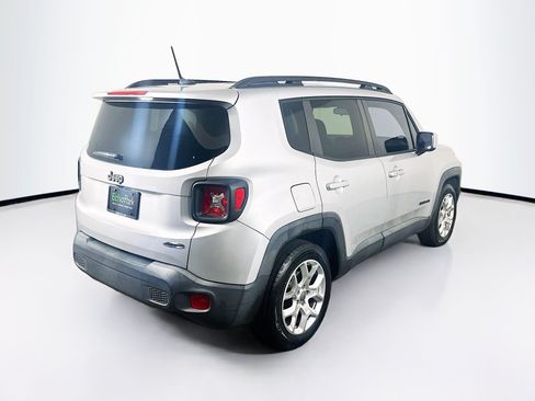 Used 2016 Jeep Renegade Latitude FWD image 9