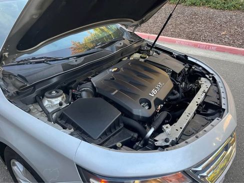 Used 2017 Chevrolet Impala LT image 17