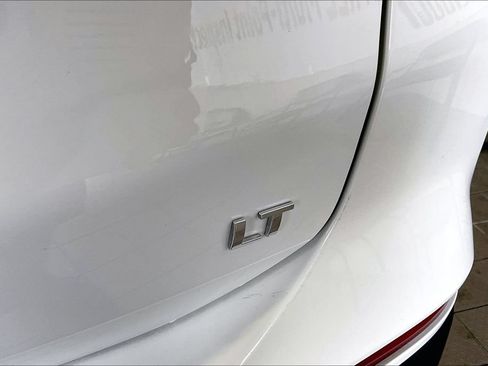 Used 2024 Chevrolet Equinox LT FWD image 19