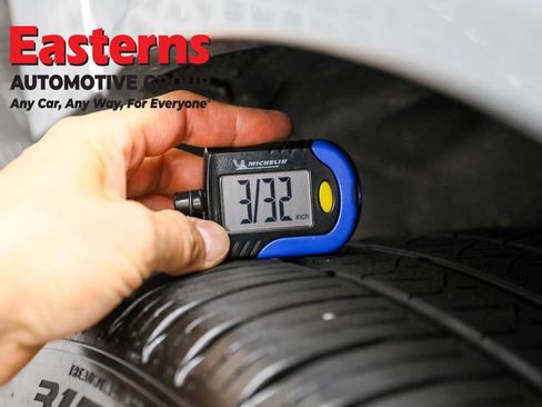 Used 2023 Mercedes-Benz GLS 450 4MATIC w/ AMG Line Exterior image 31