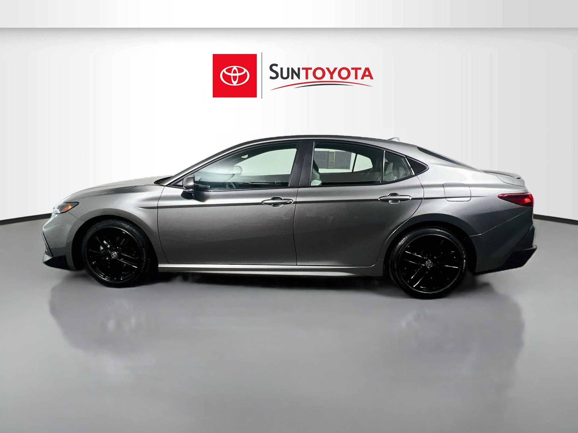 Used 2025 Toyota Camry SE FWD image 7