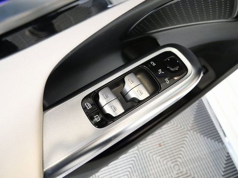 Used 2025 Mercedes-Benz E 350 4MATIC Sedan image 15