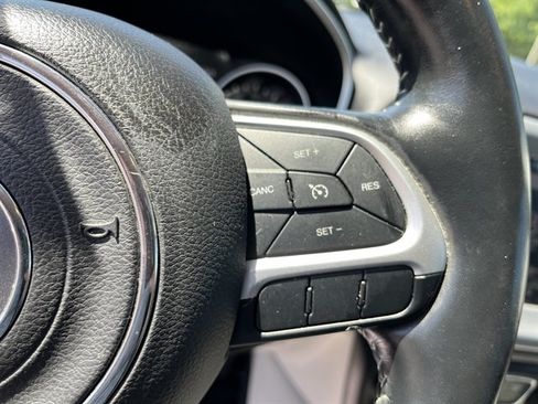 Used 2018 Jeep Compass Latitude w/ Popular Equipment Group AWD/4WD image 22