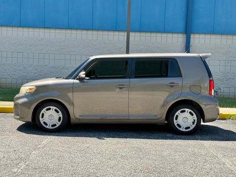 Used 2013 Scion xB FWD image 4