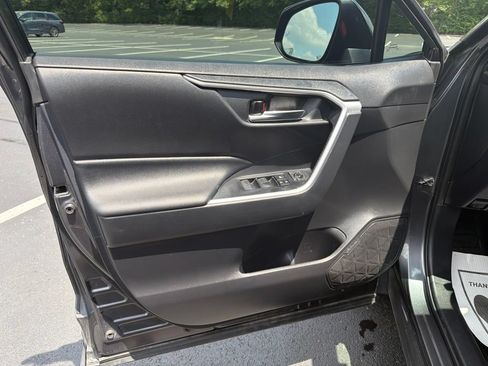 Used 2021 Toyota RAV4 XLE w/ Convenience Package AWD/4WD image 18