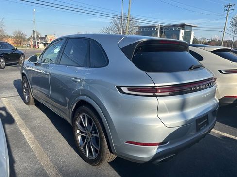 Used 2025 Porsche Cayenne Base image 2