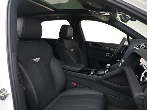 New 2025 Bentley Bentayga image 25