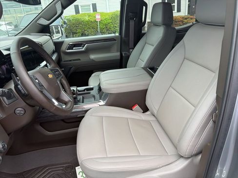 Used 2025 Chevrolet Silverado 1500 LTZ AWD/4WD image 7