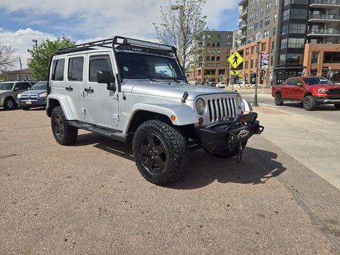 Used 2012 Jeep Wrangler Unlimited Sahara w/ Connectivity Group AWD/4WD image 2