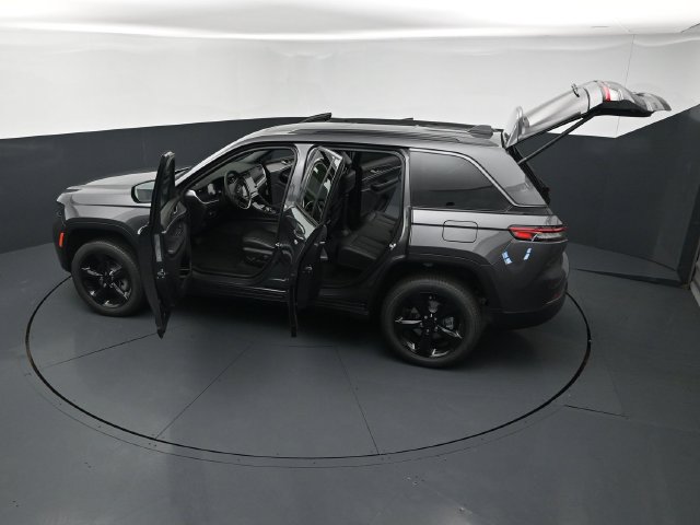 New 2026 Jeep Grand Cherokee Limited w/ Limited Altitude Package AWD/4WD image 27