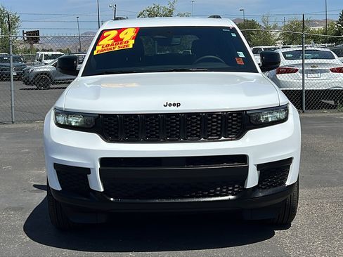 Used 2024 Jeep Grand Cherokee L Altitude image 2