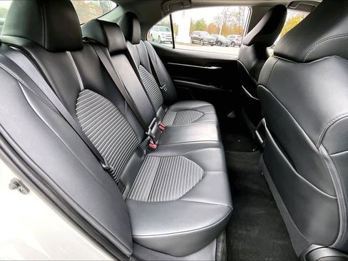 Used 2020 Toyota Camry SE image 21