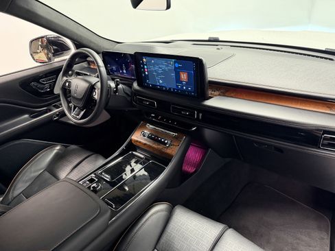 Used 2025 Lincoln Aviator Black Label image 21