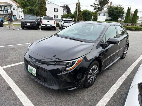 Used 2022 Toyota Corolla LE FWD image 1
