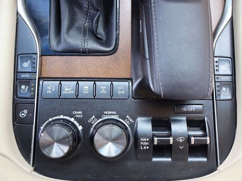 Used 2016 Lexus LX 570 4WD image 23
