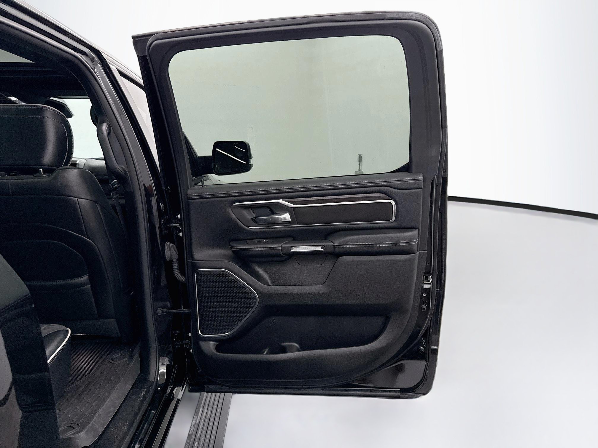 Used 2025 RAM 1500 Laramie w/ Laramie Southwest Edition AWD/4WD image 31