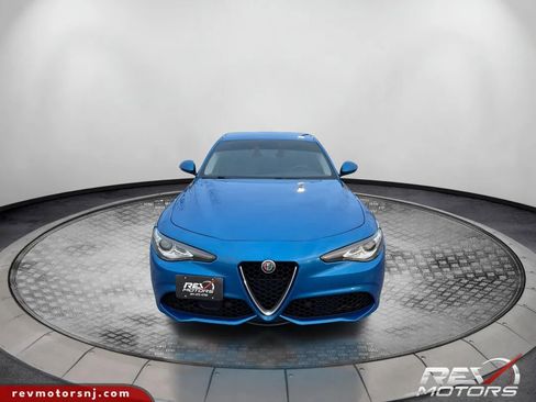 Used 2017 Alfa Romeo Giulia Ti w/ TI 19" Sport Package image 8