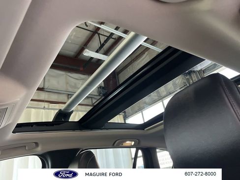 Used 2023 MAZDA CX-50 AWD 2.5 S w/ Premium Plus Pkg image 3