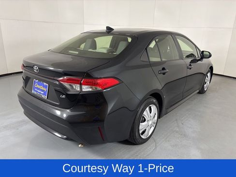 Used 2020 Toyota Corolla LE FWD image 11