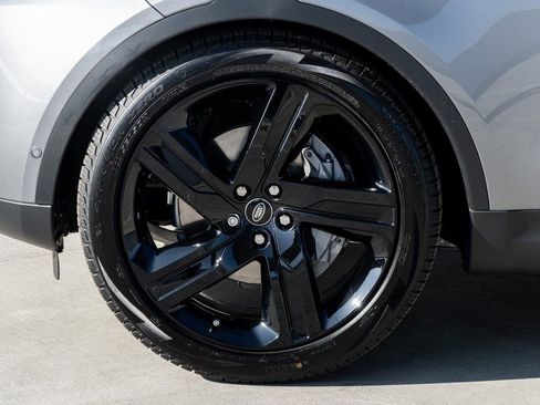 Used 2025 Land Rover Discovery S image 11