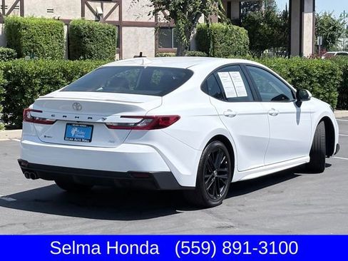Used 2025 Toyota Camry SE FWD image 5