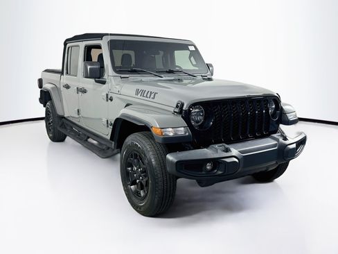 Used 2023 Jeep Gladiator Sport AWD/4WD image 3