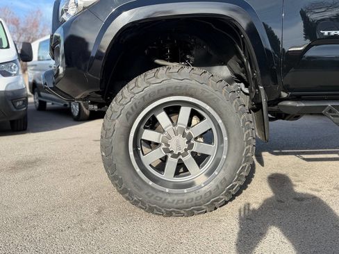 Used 2021 Toyota Tacoma TRD Sport w/ Technology Package image 93