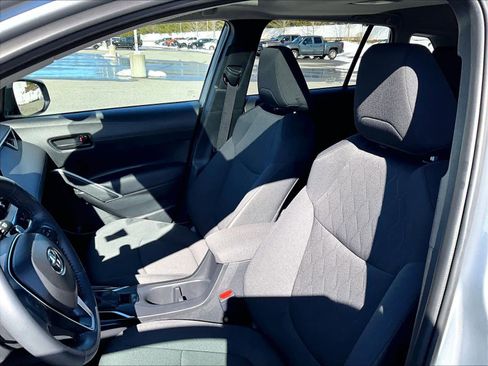 Used 2024 Toyota Corolla Cross LE w/ Moonroof Package image 10