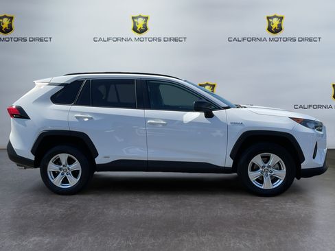 Used 2021 Toyota RAV4 LE AWD/4WD image 4